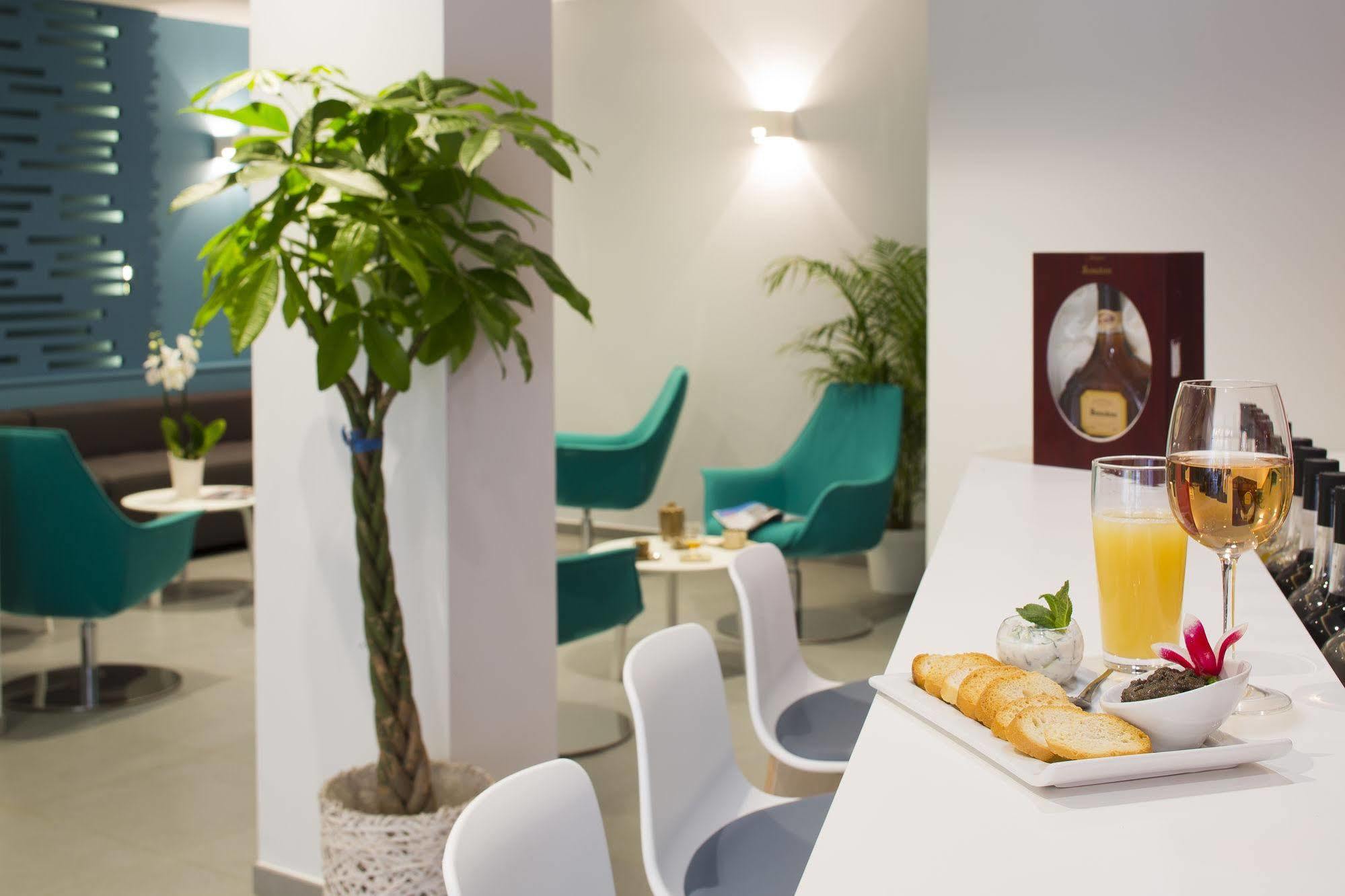 Hotel Restaurant Du Patti Grasse Bagian luar foto