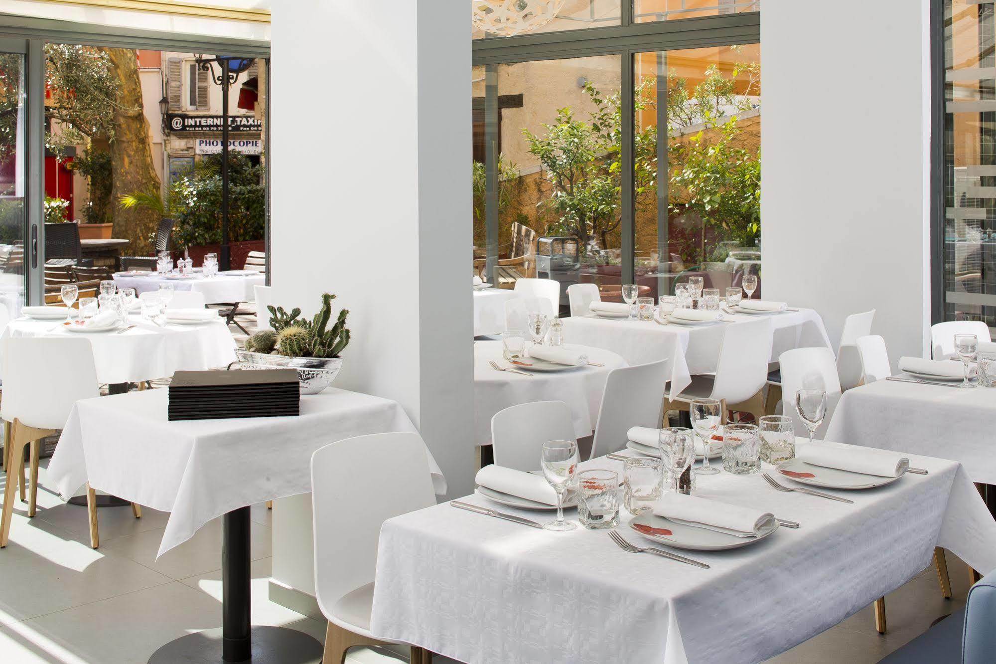 Hotel Restaurant Du Patti Grasse Bagian luar foto