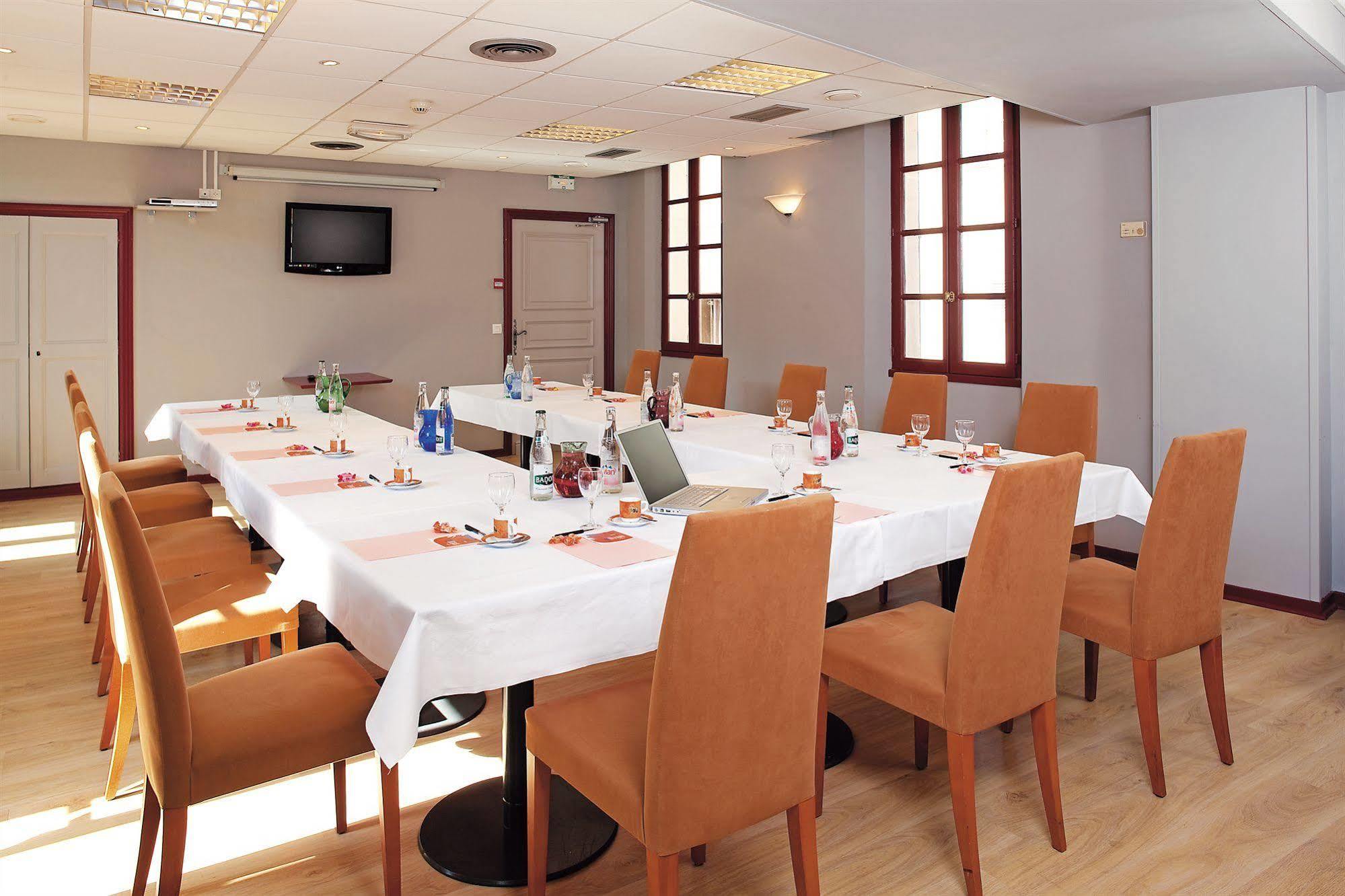 Hotel Restaurant Du Patti Grasse Bagian luar foto
