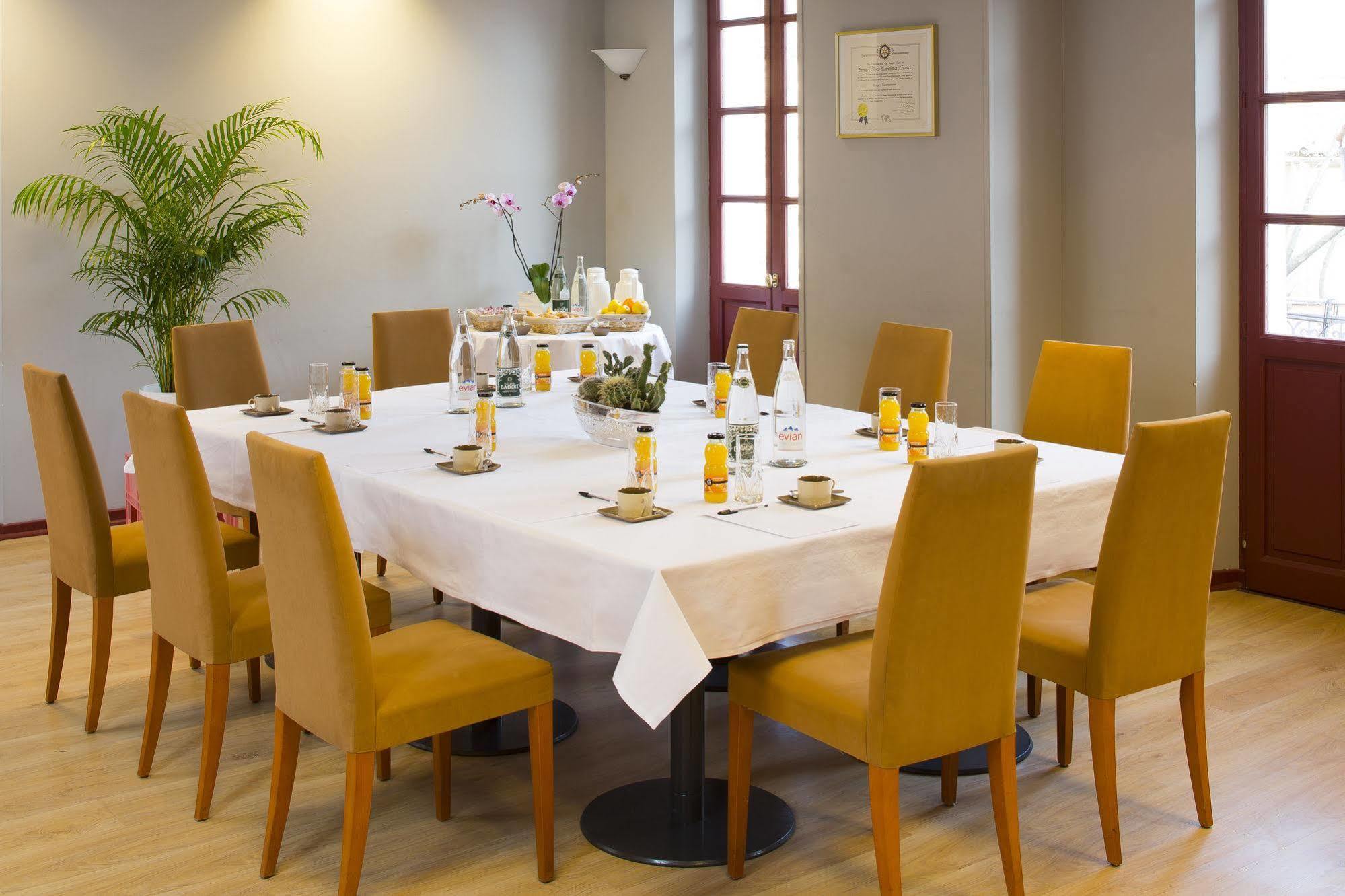 Hotel Restaurant Du Patti Grasse Bagian luar foto
