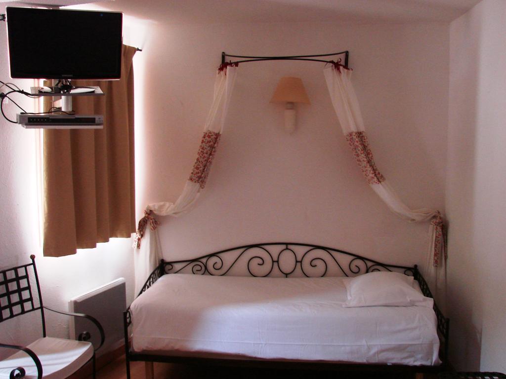 Hotel Restaurant Du Patti Grasse Ruang foto